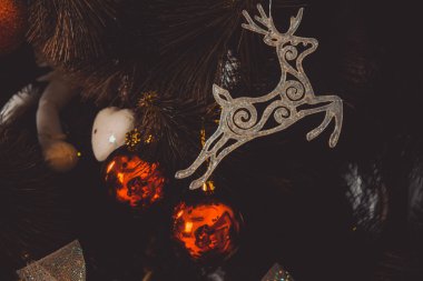 Köknar ağacı geyik Süsle