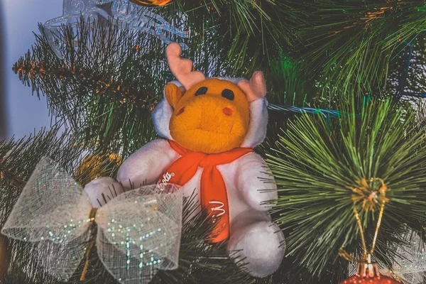 köknar ağacı süsle