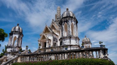 Phra Nakhon Khiri ya da Phra Nakhon Khiri, Tayland 'ın başkenti Phetchaburi' de yer alan önemli ve sembolik bir turizm merkezidir..