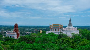 Phra Nakhon Khiri ya da Phra Nakhon Khiri, Tayland 'ın başkenti Phetchaburi' de yer alan önemli ve sembolik bir turizm merkezidir..