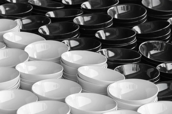 Montón de placas en blanco y negro en almacén . — Foto de Stock