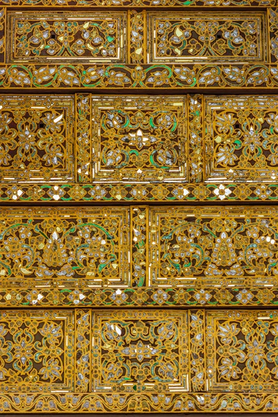 Traditionele Thaise stijl decoratieve achtergrond patroon in tempel, T — Stockfoto