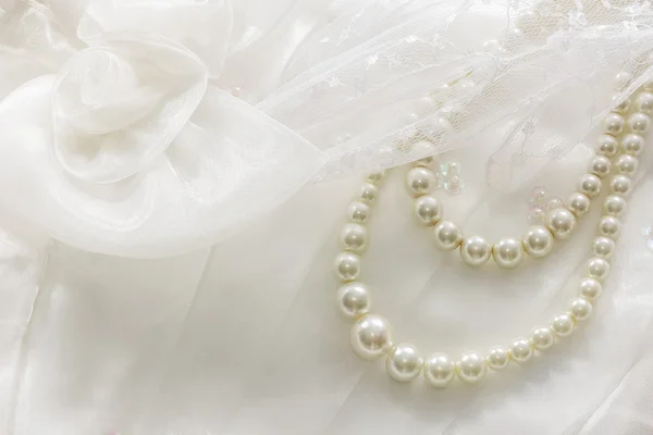 Pearl necklace on lace background. — Stock Photo, Image