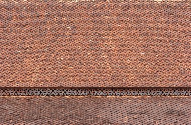 Eski stil çatı kiremitleri klasik Budist tapınağı.