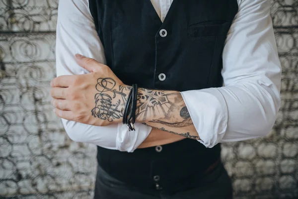 şık yakışıklı genç