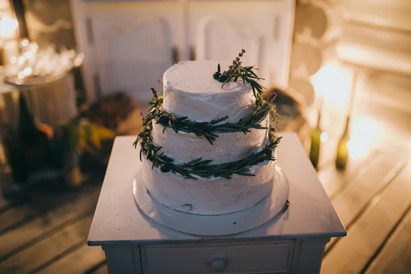Bolo de casamento decorado branco — Fotografia de Stock