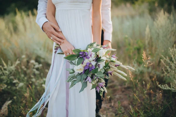 Damat ve gelin buketi holding