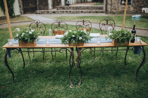 Decorated and served festive table — 图库照片