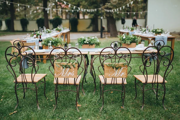 Decorated and served festive table — ストック写真