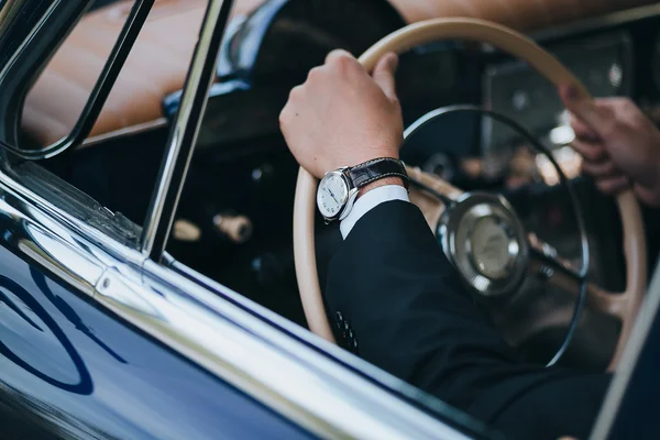 Driving retro car — Stock Photo, Image