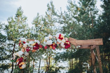 Düğün için çiçek arch