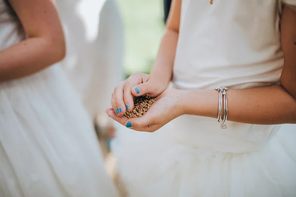 Girl in white dress holding rump — Stock Photo, Image