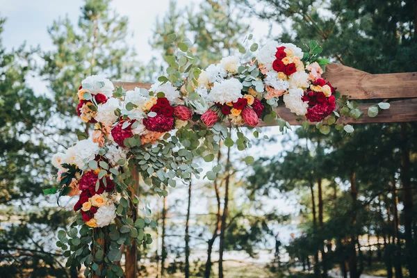Floral arch untuk upacara pernikahan — Stok Foto