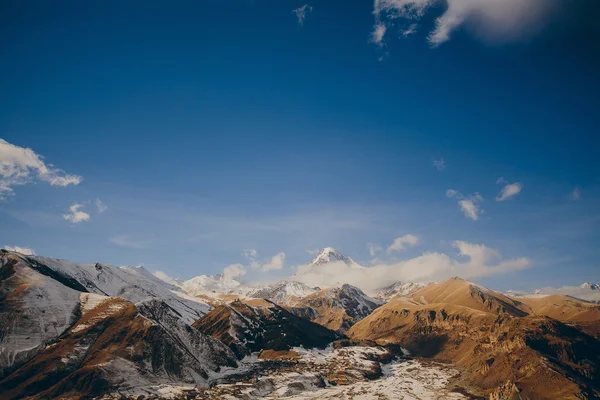 Beautiful snow-capped peaks — Stock Photo, Image