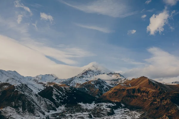 Beautiful snow-capped mountains — Stock Photo, Image