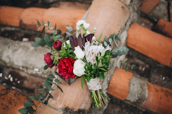 Blumenstrauß und Grün — Stockfoto