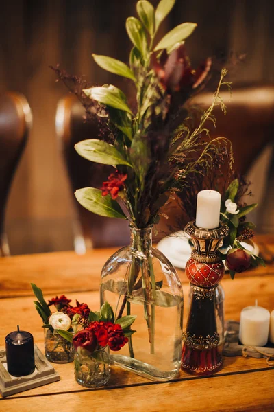 Bouquet of flowers and candles — Stock Photo, Image