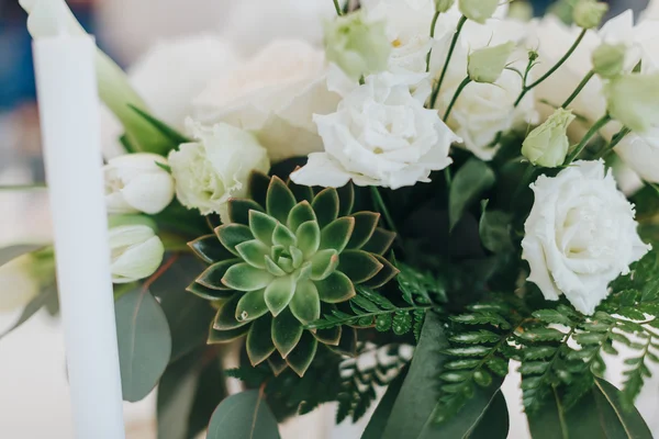 Bruiloft boeket van witte bloemen — Stockfoto