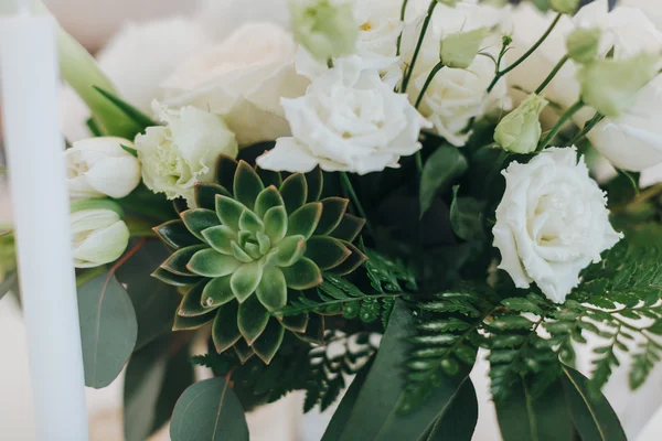 Wedding bouquet of white flowers — Stock Photo, Image