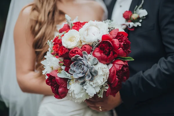 Bruiloft. Bruid en bruidegom — Stockfoto