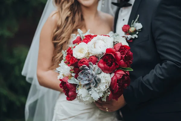 Hochzeit. Bräutigam und Braut — Stockfoto