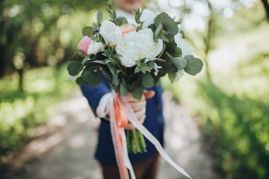 Damat Düğün buket tutar