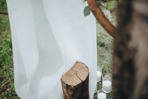 Cincin pernikahan dari pengantin pria dan wanita — Stok Foto