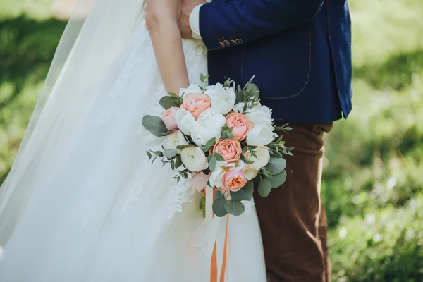 Casamento. O noivo e a noiva — Fotografia de Stock