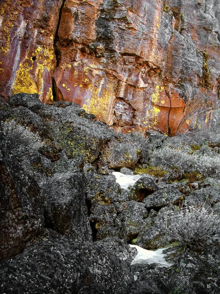 Bergformationer Och Snö Lava Beds National Monument Grottor Norra Sierra — Stockfoto