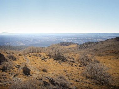 Larb Hollow Overlook 'dan güney Utah' ın engin manzarası, sonbaharın sonlarında, dağ geçidi boyunca 12.