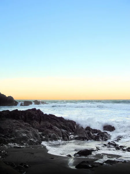 12月寒冷多彩的早晨 加利福尼亚太平洋海岸雷耶斯角 — 图库照片