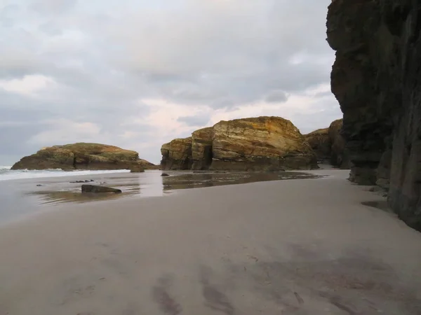 Hermosa Playa Las Catedrales Con Mar Muy Finamente Picado Muchas —  Fotos de Stock