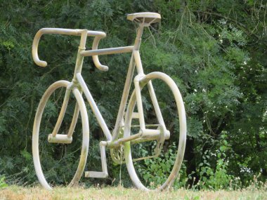 Fransa turuna çıkmak için harika bir metal bisiklet süsü.