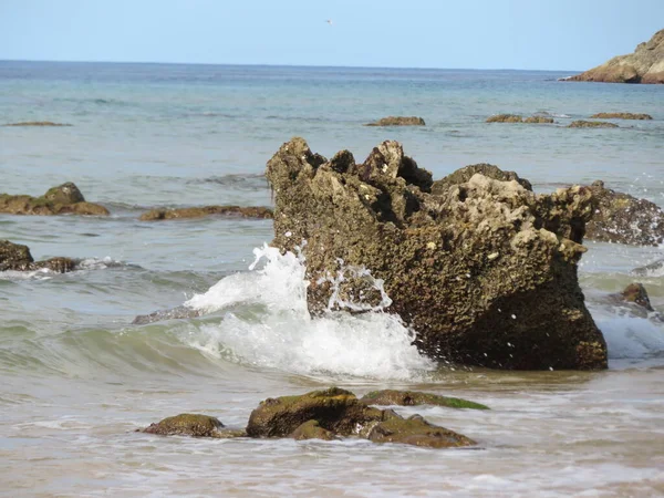 Hermosa Playa Con Aguas Limpias Arena Brillante —  Fotos de Stock