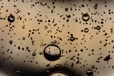 Baloncuklu sıvı bir maddenin nohut fotoğrafı.