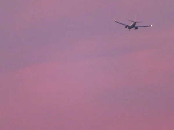 Prachtige Foto Van Een Zonsondergang Met Vlak Van Mooie Kleur — Stockfoto