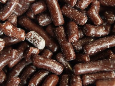 Lezzetli siyah çikolata külçeleri, inanılmaz bir lezzet ve güzel bir koku.