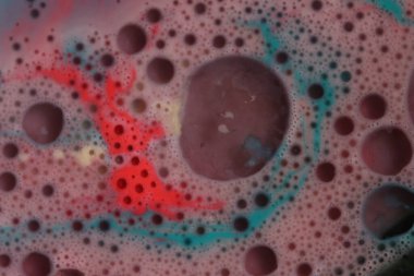 Yapay gezegen asteroitleri olan garip bir galaksi