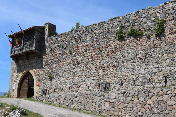 Vacker Slott Fästning Gammal Sten Resistenta Murverk — Stockfoto