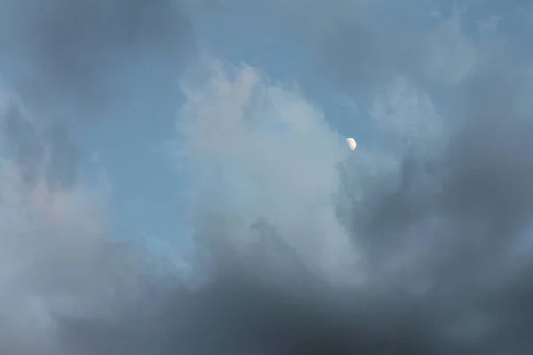 Красивые Облака Луной Серый Шторм Дождь Тьмы — стоковое фото