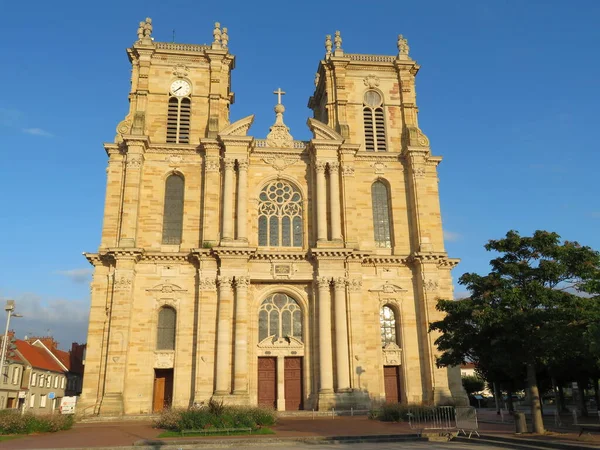 Mooie Oude Kathedraal Frankrijk Religie Ornamenten Monument — Stockfoto