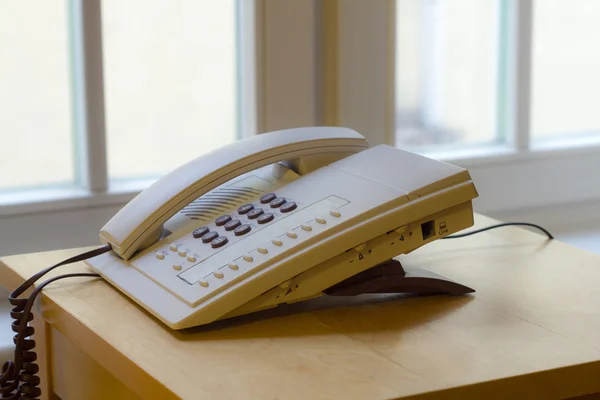 Telefon v kanceláři windo — Stock fotografie