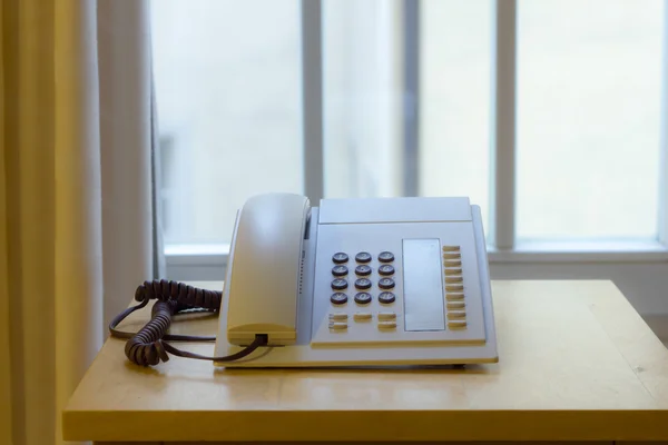 Telefone em um escritório windo — Fotografia de Stock