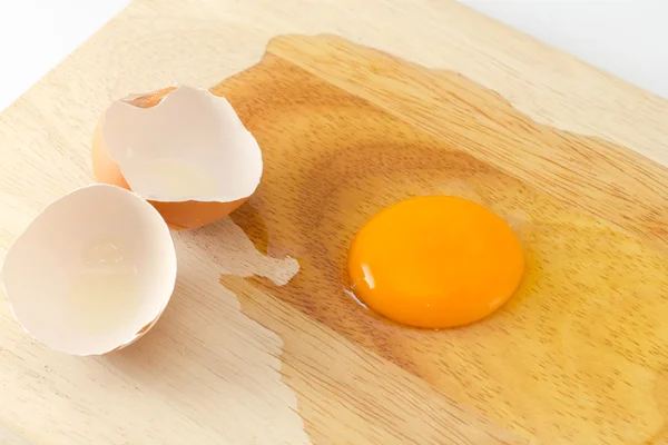 The cracked egg — Stock Photo, Image