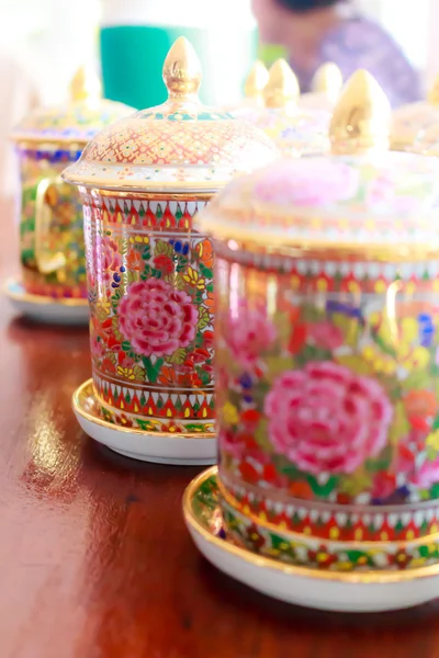 Šálky na kávu s starožitný thajské vzorem — Stock fotografie