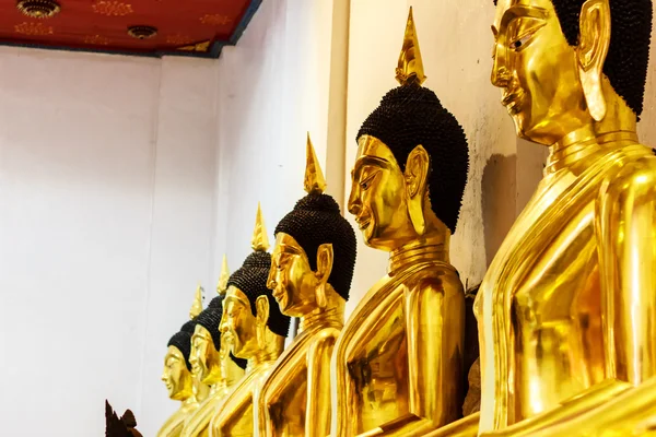 Buda dourada no templo — Fotografia de Stock