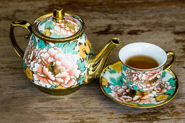 Chinaware tea pod and small drinking bowls — Stock Photo, Image