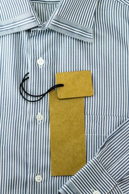 Mavi gömlek etiketi etiket