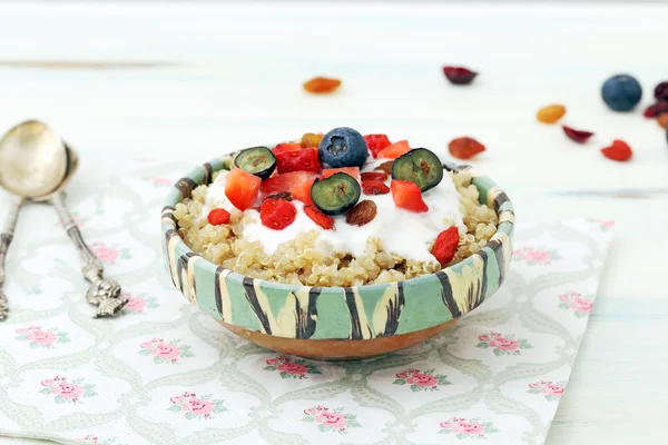 Healthy breakfast quinoa — Stock Photo, Image