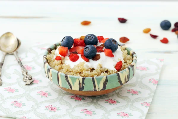 Zdrowe śniadanie quinoa — Zdjęcie stockowe